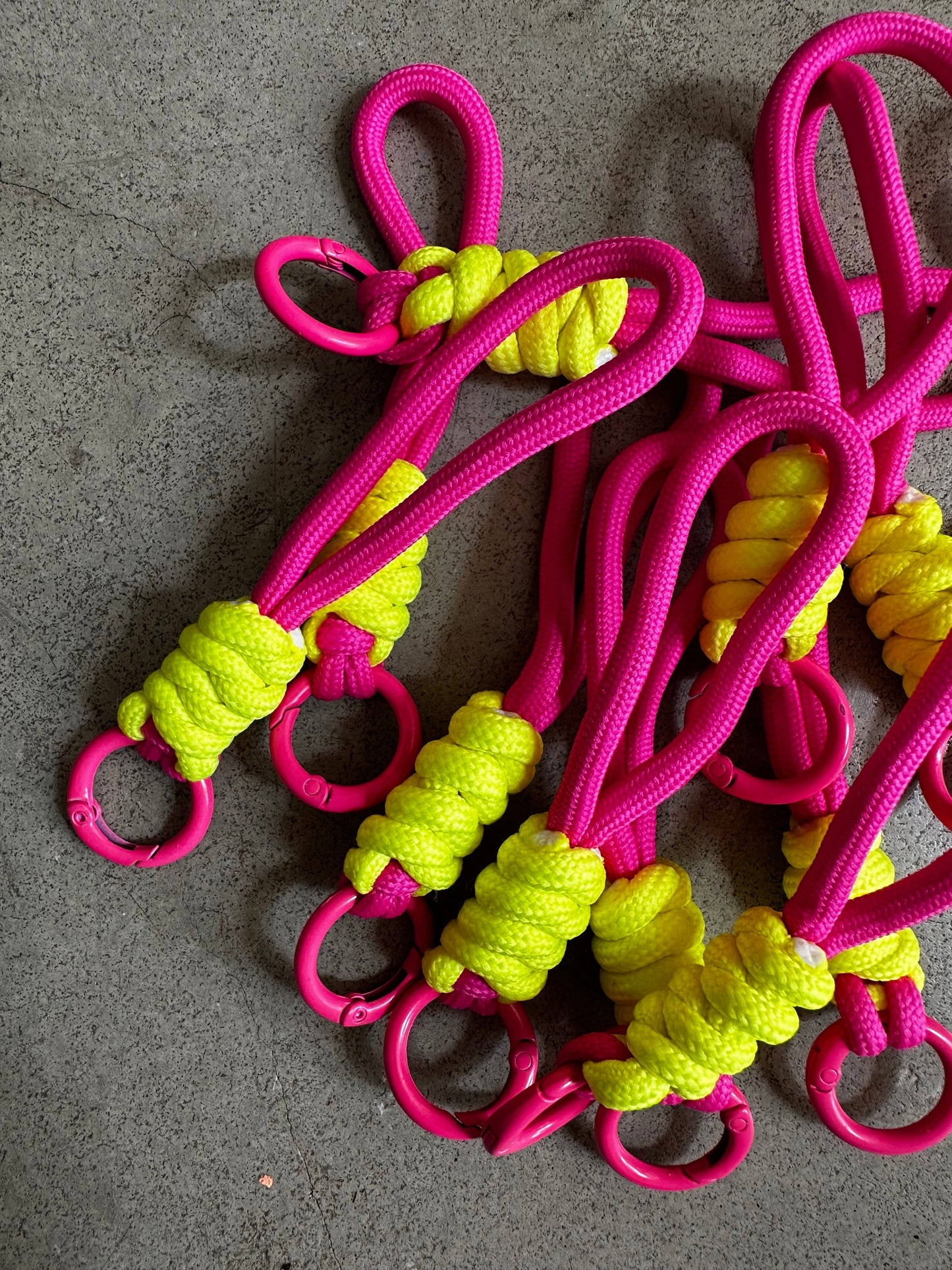 LEY! - Sleutelhanger - neongeel-roze
