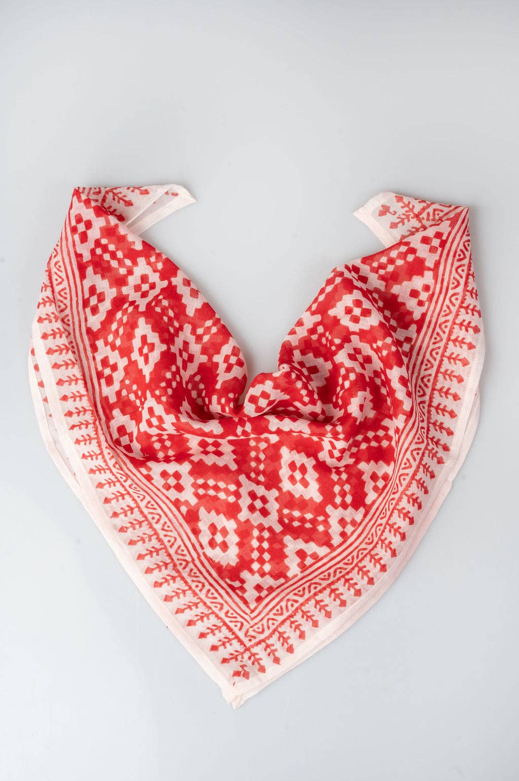 KORES ACCESSORIES - Hippothoe bandana van 100% katoen met handbedrukt design
