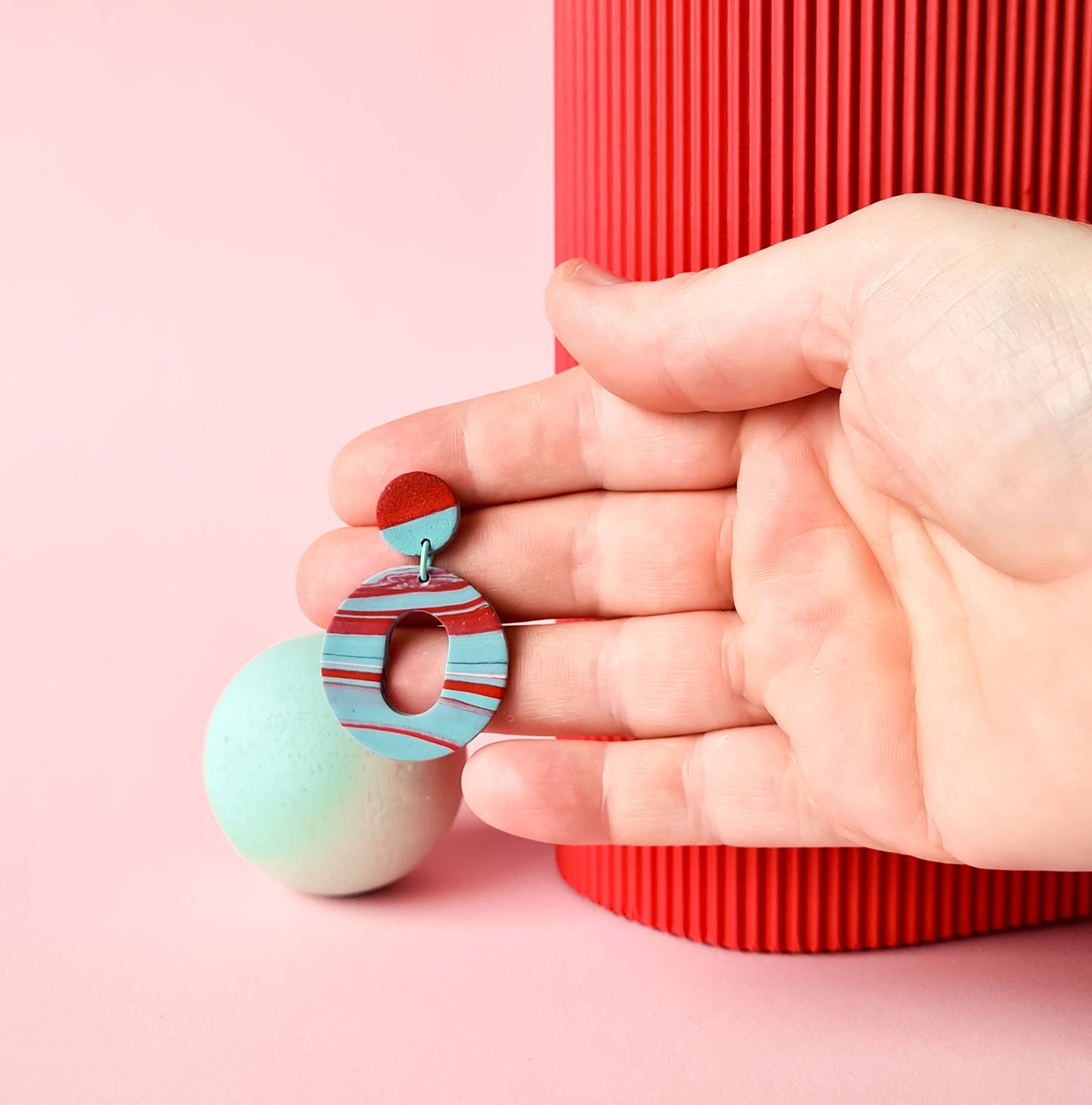 Mono - Mintgroene, rode en roze handgemaakte oorbellen van polymer klei: 2