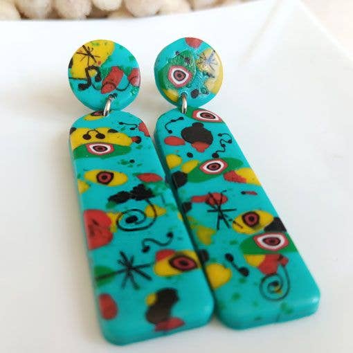 PASTACUITA - Kleurrijke hangoorbellen in surrealistische stijl met abstracte vormen: Niet gespecificeerd. Met deze optie kunt u ons later op de hoogte brengen van de kleuren of deze naar eigen goeddunken achterlaten. / Polymeerklei en roestvrij staal