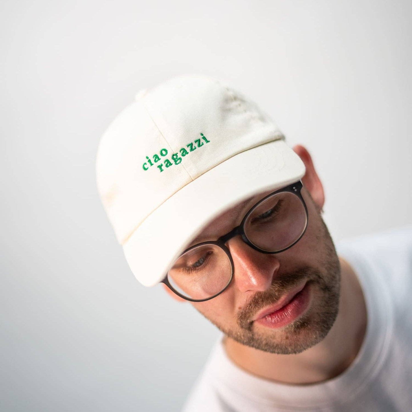 arrel - responsible apparel - Ciao ragazzi premium dad cap - beige en groen