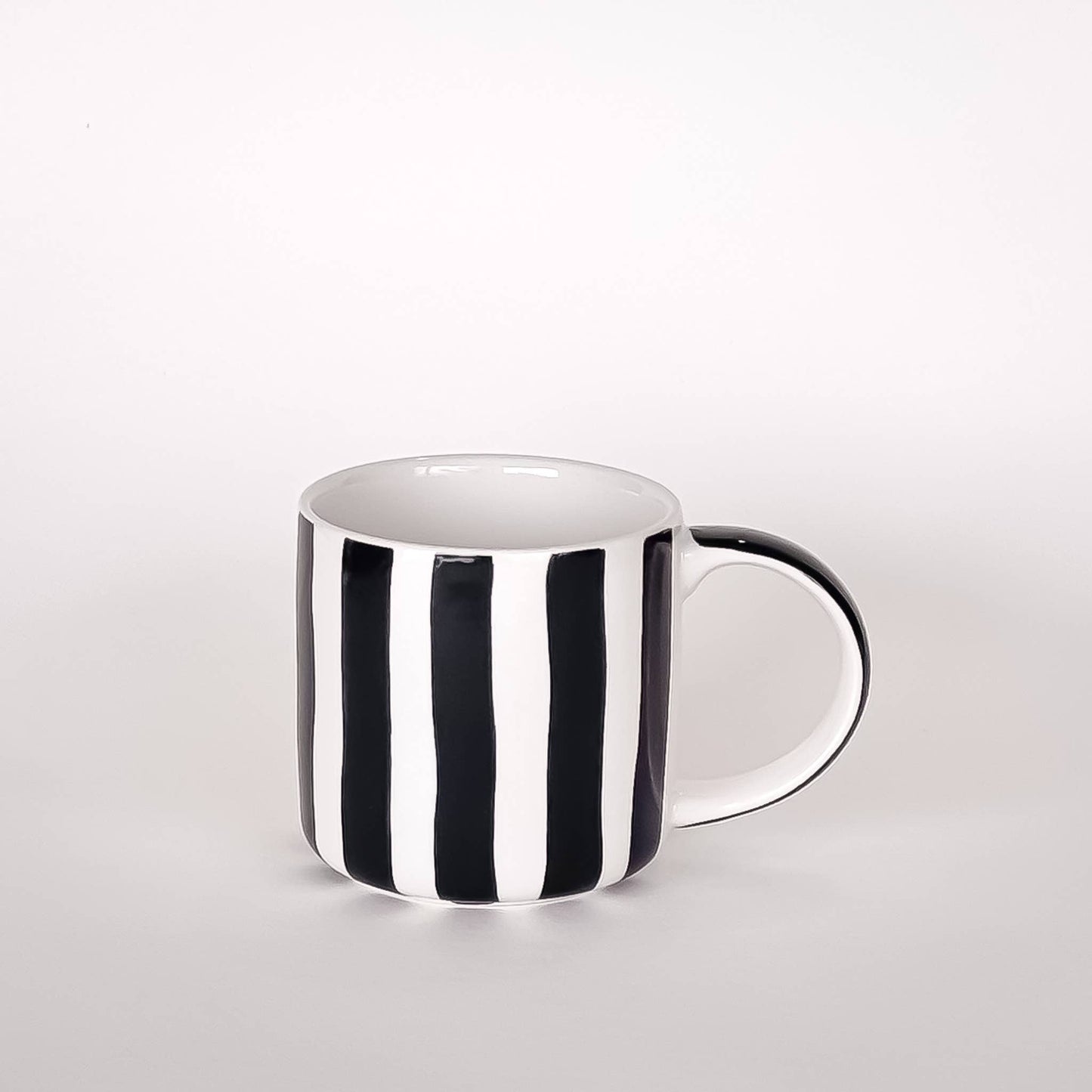 Magazin Minori - Beker Stripes - vulkaan zwart