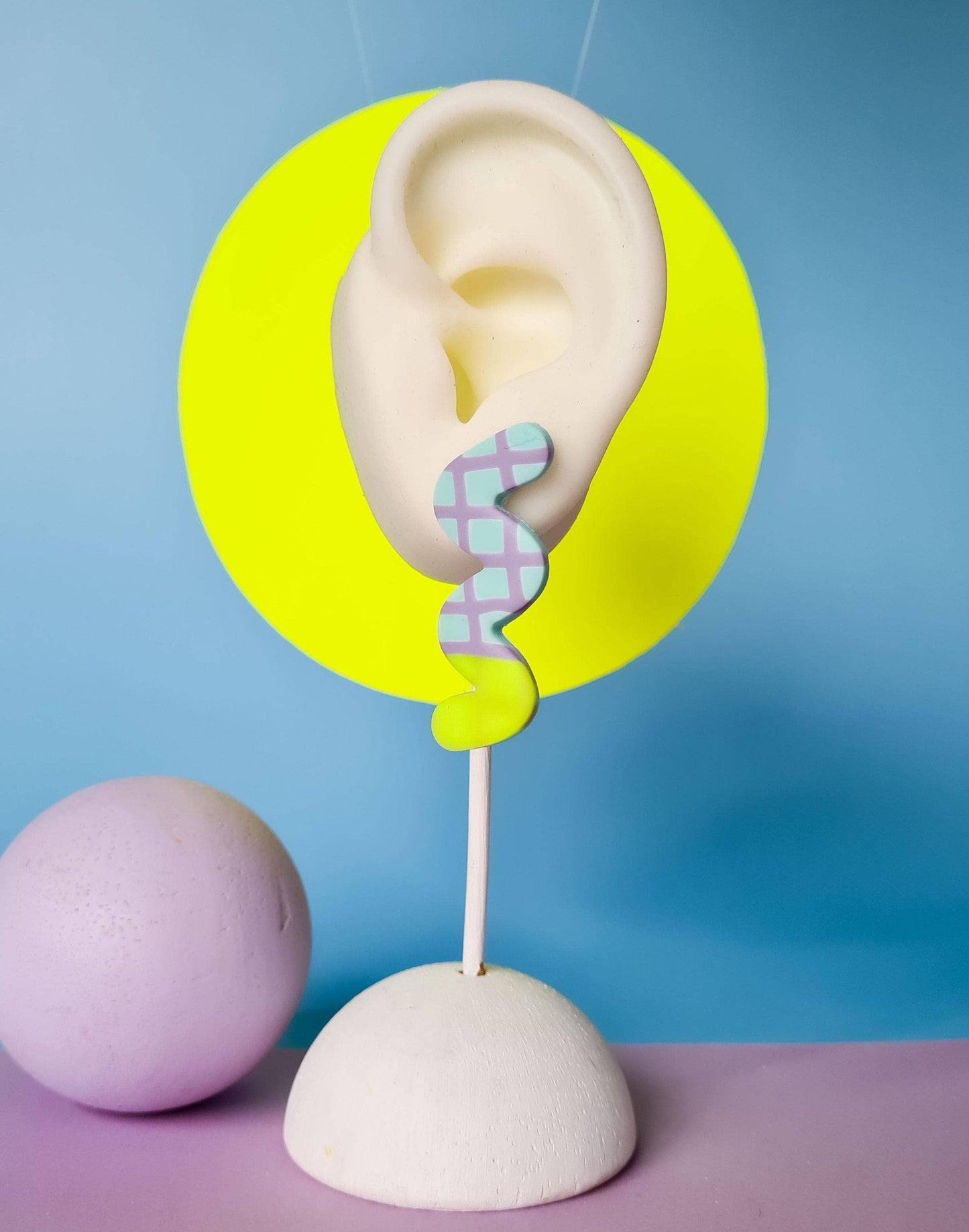 Mono - Handgemaakte polymeer oorbellen - Neon gele patroon