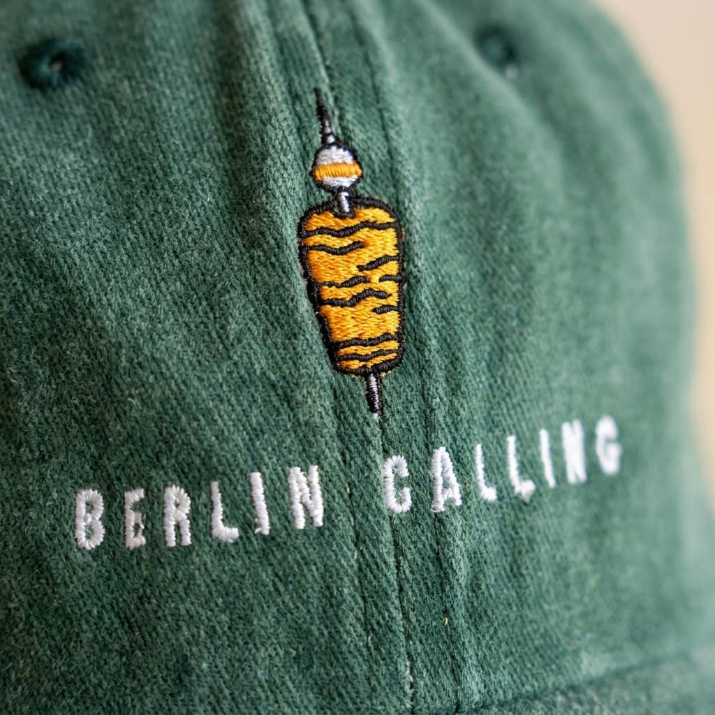 Grasshopper - Berlin Calling groene geborduurde pet: Blauw