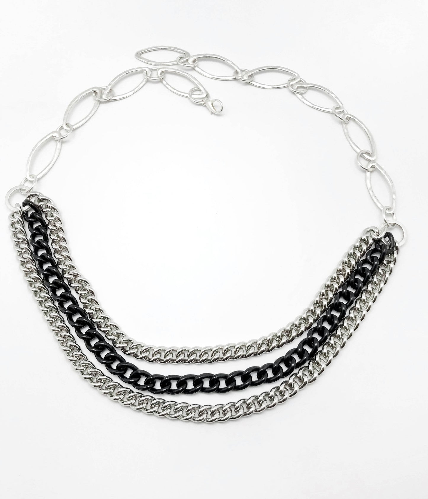 Gloria Mago - Zilverzwarte kettingriem Triple „Black-rock”