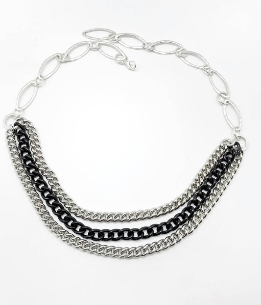 Gloria Mago - Zilverzwarte kettingriem Triple „Black-rock”