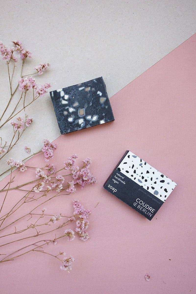 Coudre Berlin – Handmade Natural Charcoal Soap
