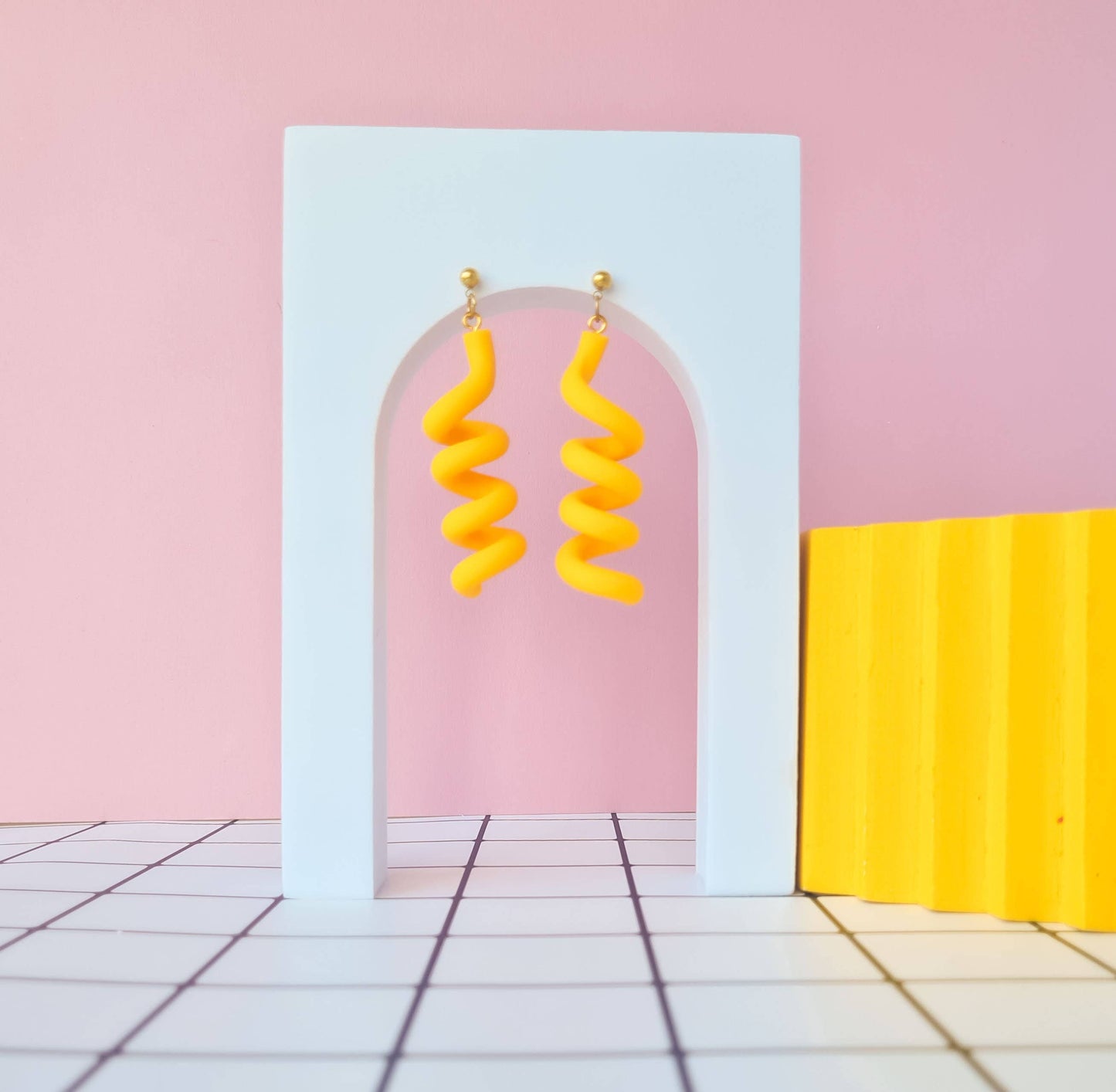 Mono - Handgemaakte spiralen oorbellen van polymeerklei in 6 kleuren: Groen