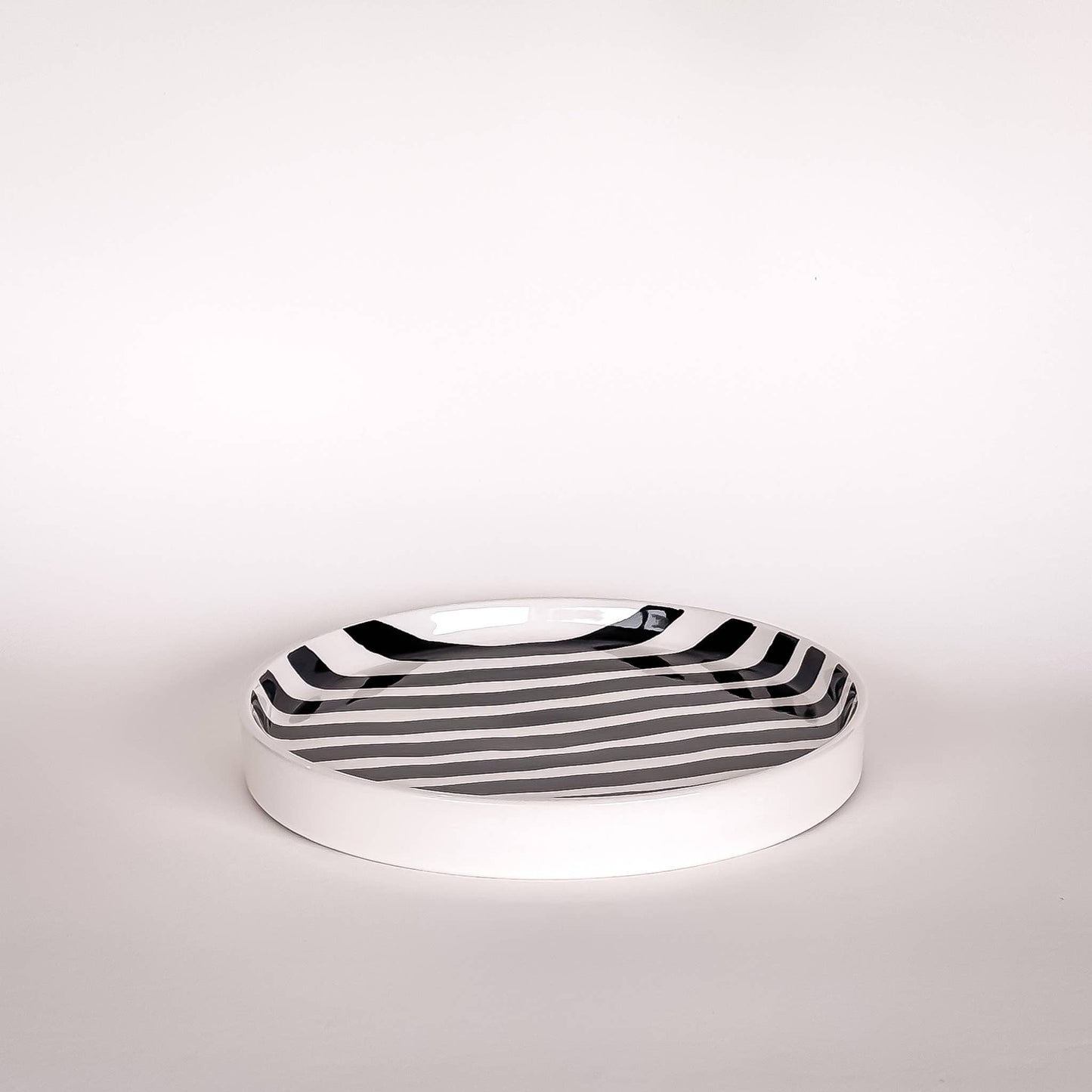 Magazin Minori - Teller klein Stripes - vulkaan zwart