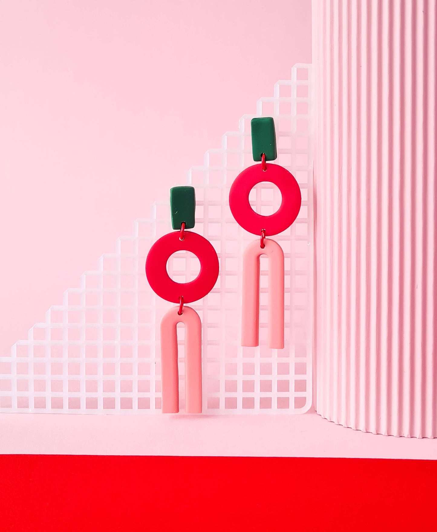 Mono - Memphis stijl geometrische oorbellen van gekleide klei: Geel-Roze-Rood