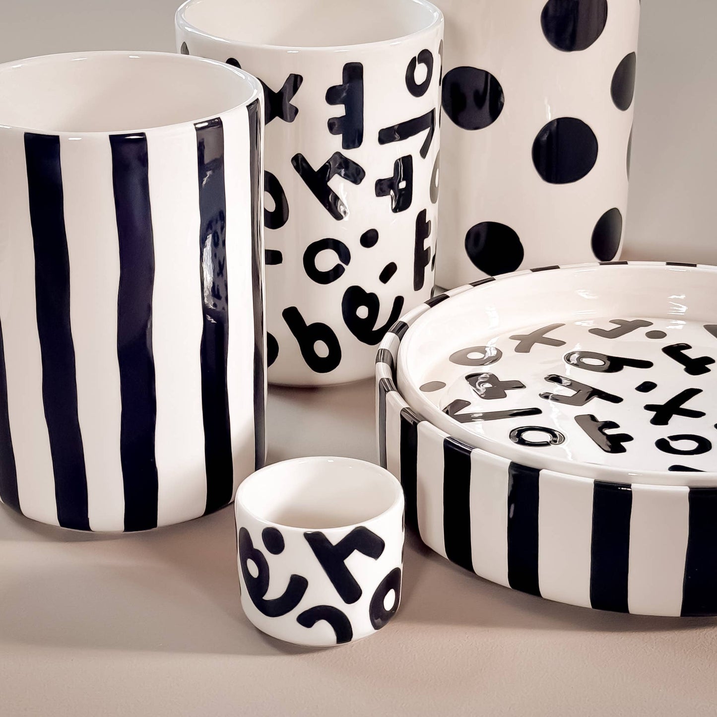 Magazin Minori - Schaal Dots - vulkaan zwart