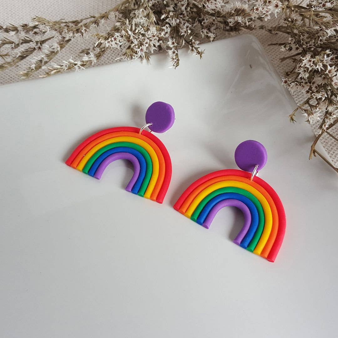 PASTACUITA - Regenboog oorbellen met wolkje, handgemaakt met liefde: Klassieke kleuren met haak + rode halve cirkel / Roestvrij staal, polymeerklei