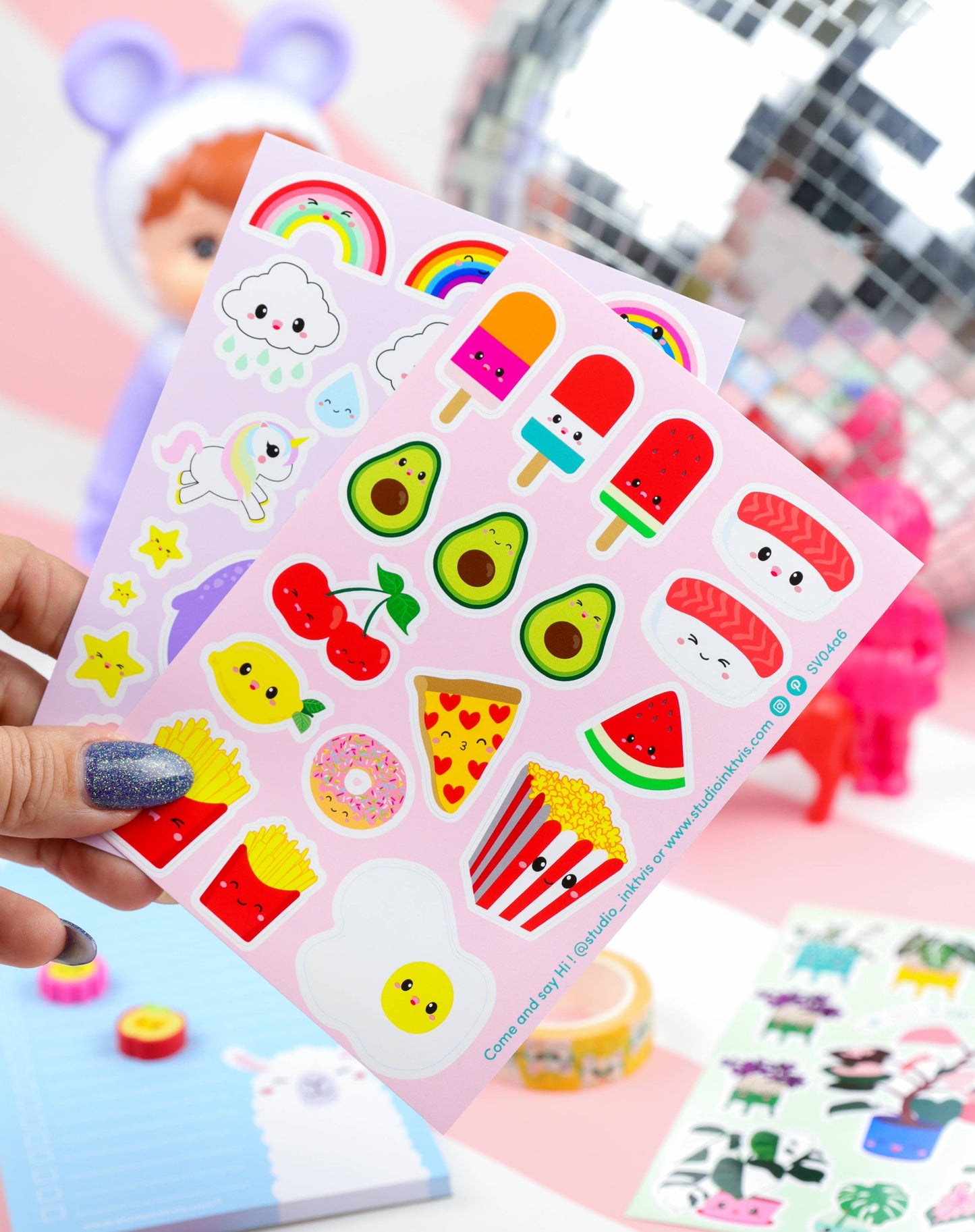 Studio Inktvis B.V. - Stickervel sushi, fruit en fastfood
