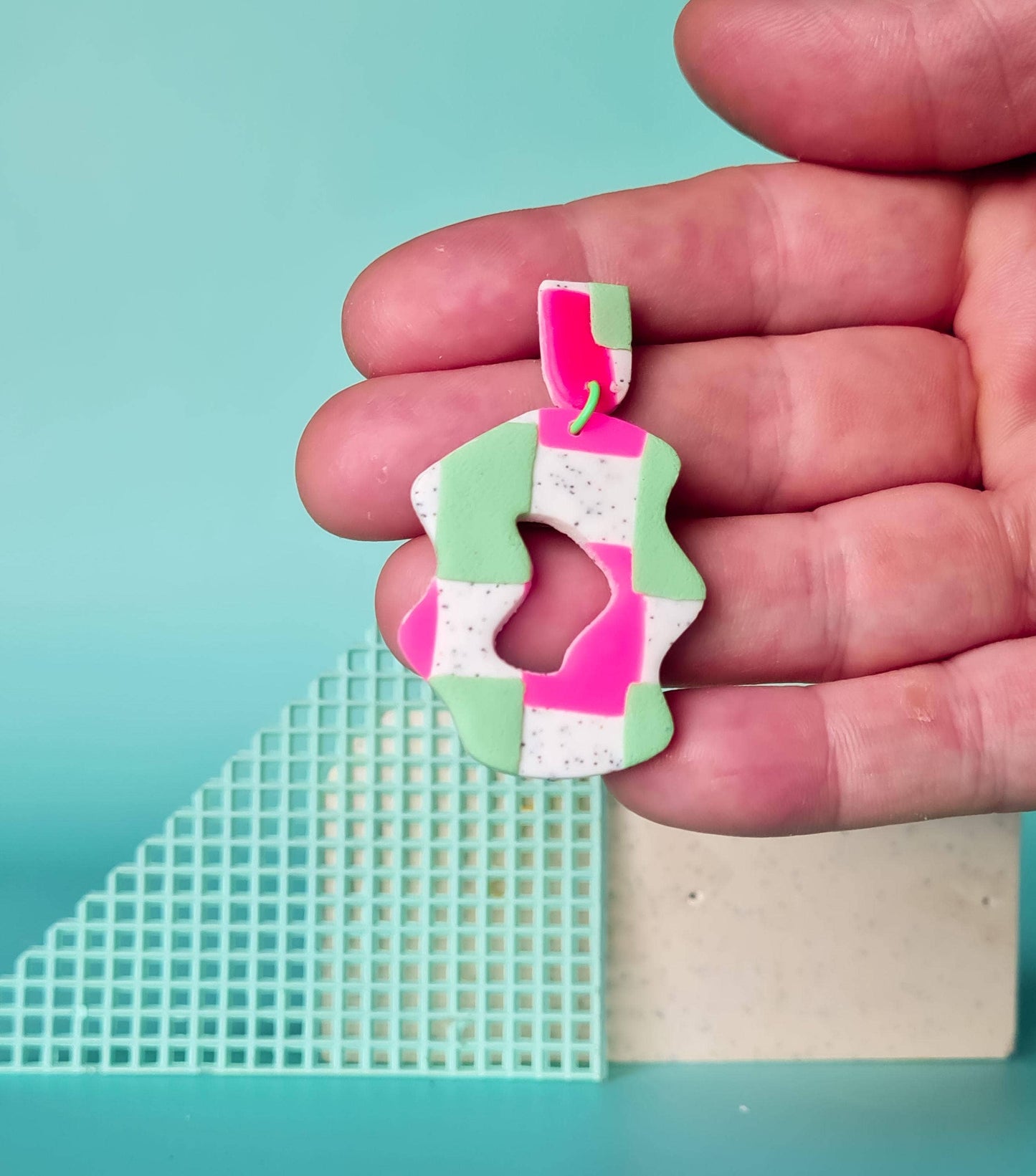Mono - Polymeerklei Oorbellen | Handgemaakt | Neonroze & Pastel