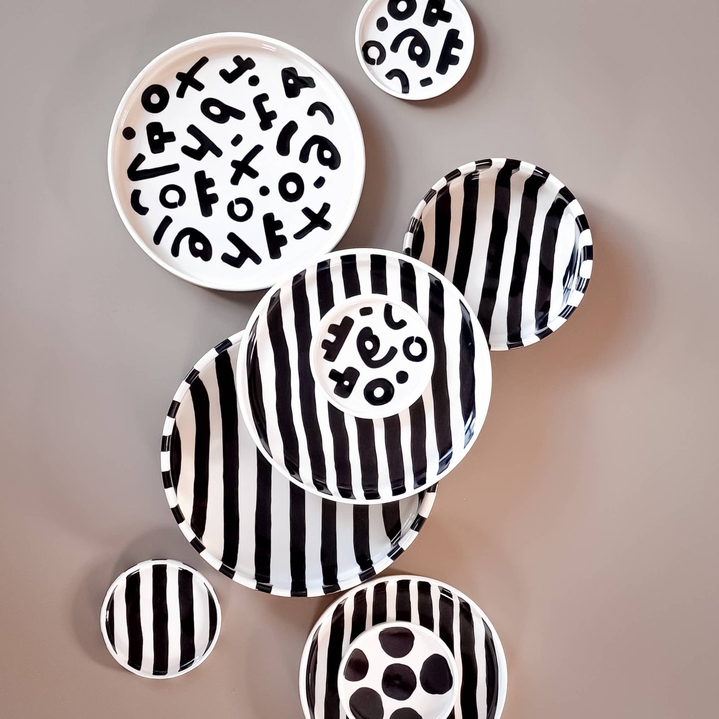 Magazin Minori - Teller klein Stripes - vulkaan zwart