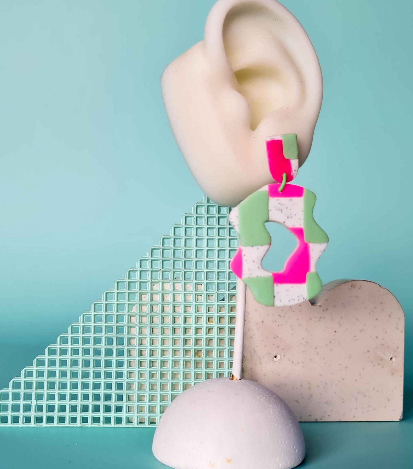 Mono - Polymeerklei Oorbellen | Handgemaakt | Neonroze & Pastel