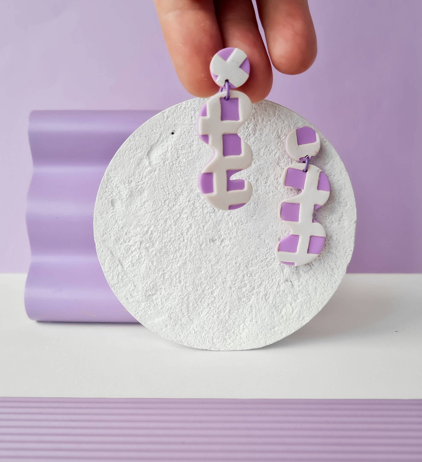 Mono - Handgemaakte Polymeerklei Oorbellen Met Rasterpatroon