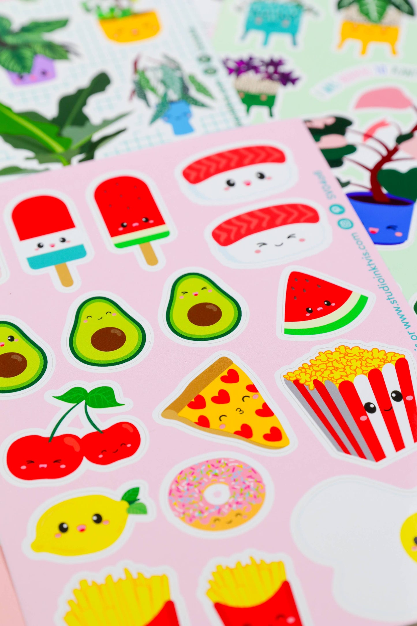 Studio Inktvis B.V. - Stickervel sushi, fruit en fastfood