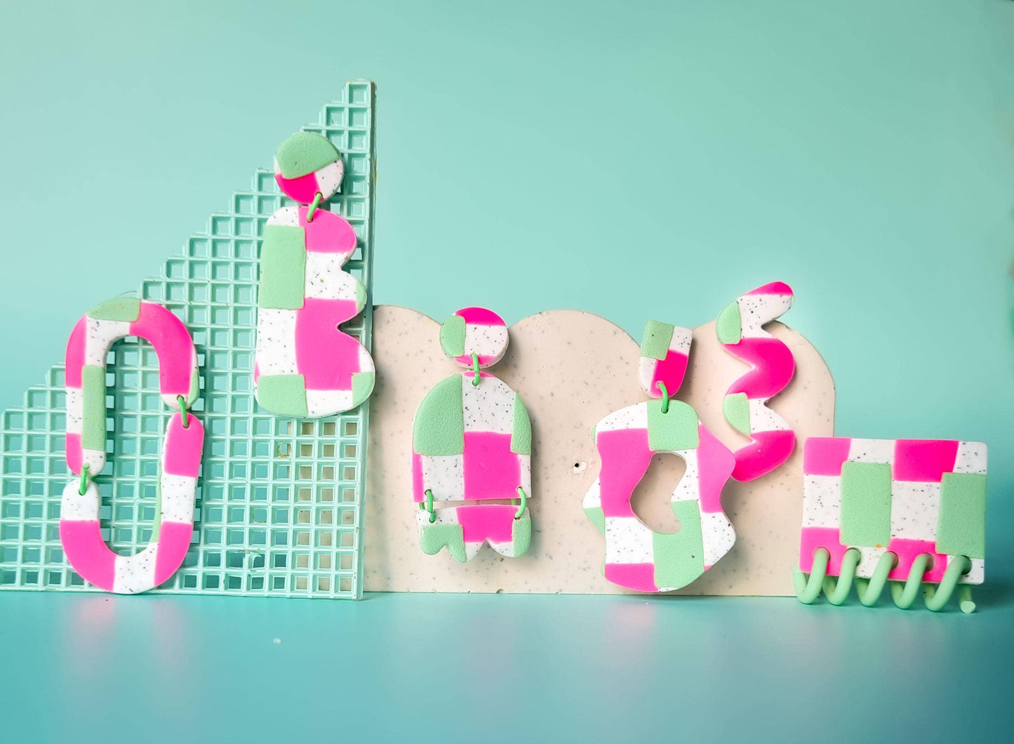 Mono - Polymeerklei Oorbellen | Handgemaakt | Neon Roze Groen