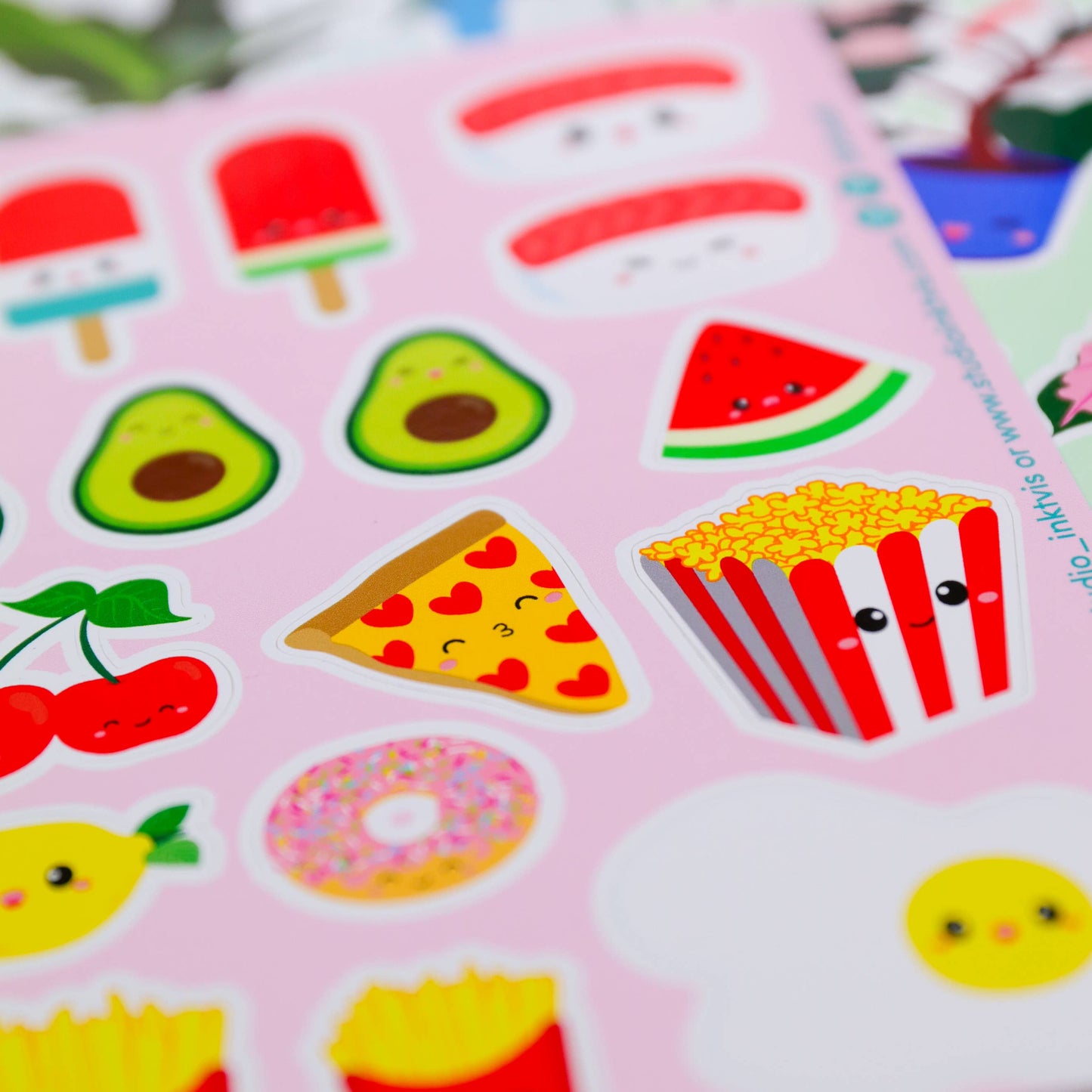 Studio Inktvis B.V. - Stickervel sushi, fruit en fastfood