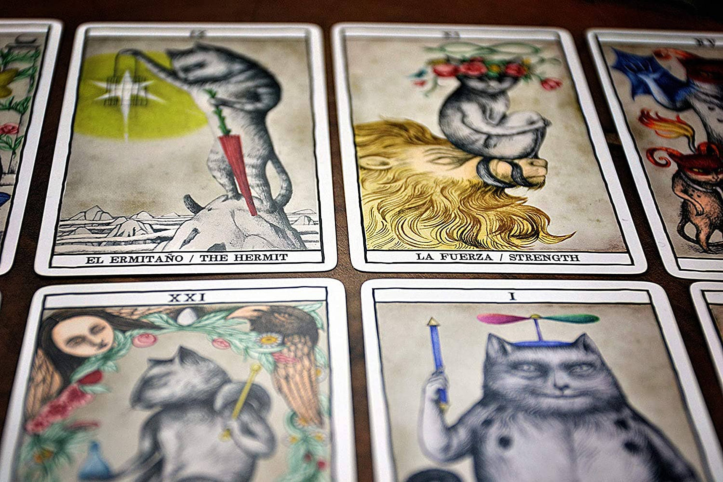 Cardshouse - Tarotkaarten van katten door Ana Juan