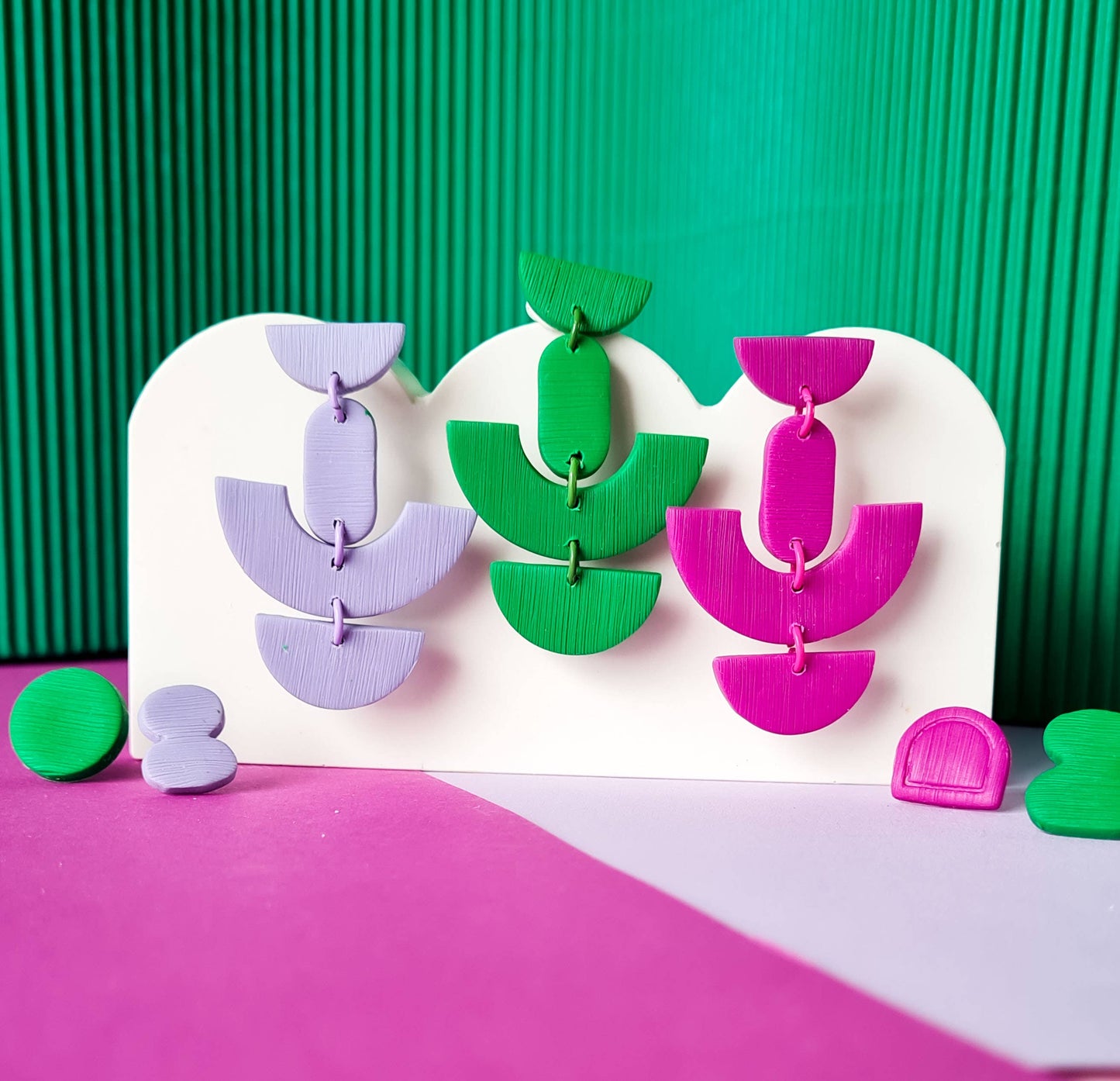 Mono - Handgemaakte oorbellen van polymeerklei | 3 kleuren: Fuchsia
