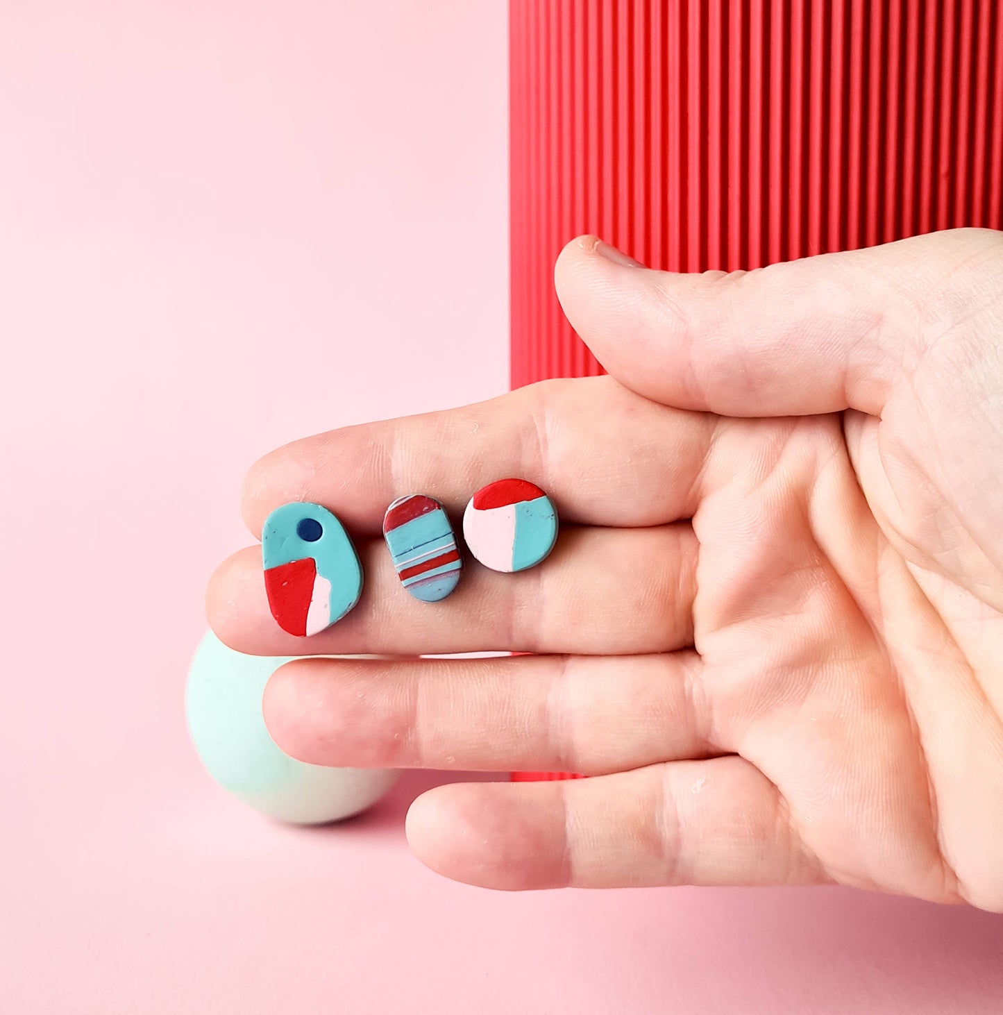 Mono - Mintgroene, rode en roze handgemaakte oorbellen van polymer klei: 2