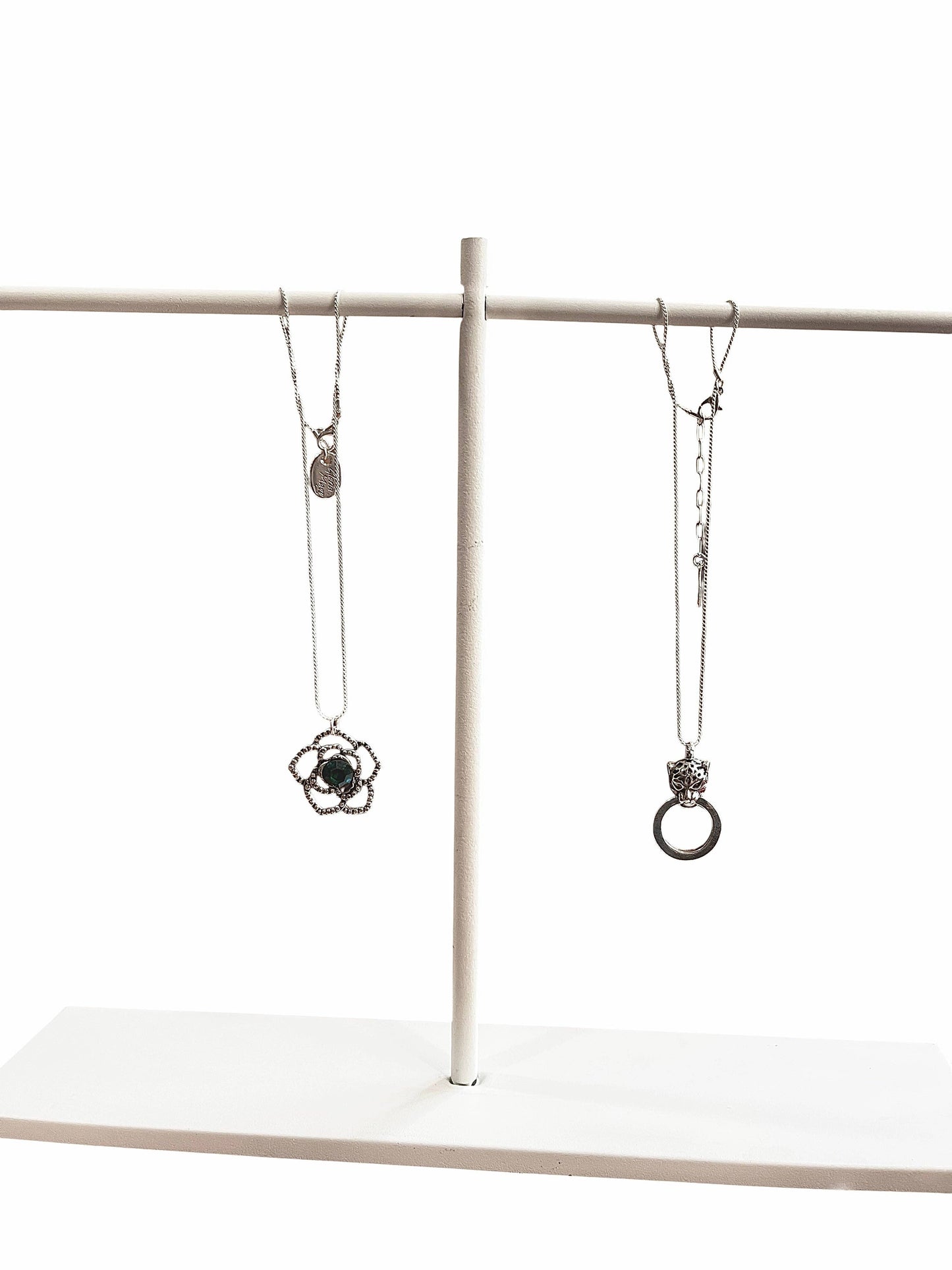 Gloria Mago - Minimalistisch wit metalen boomdisplay