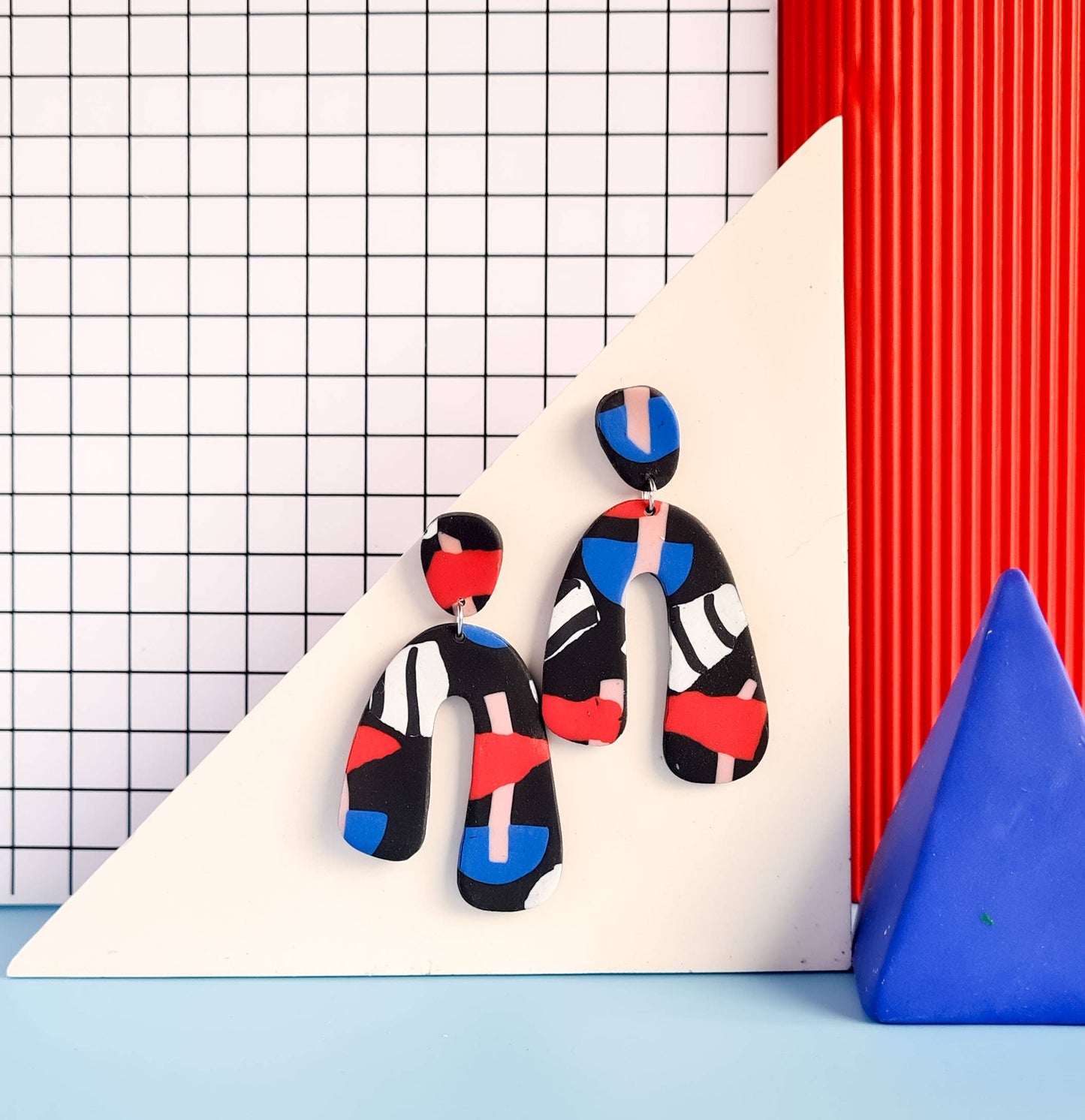 Mono - Zwarte en meerkleurige handgemaakte oorbellen van polymeerklei: 1