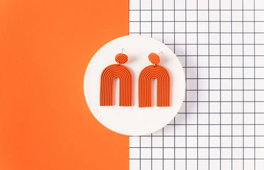 Mono - Handgemaakte Polymeer Klei Oorbellen In Art Deco Stijl: Oranje