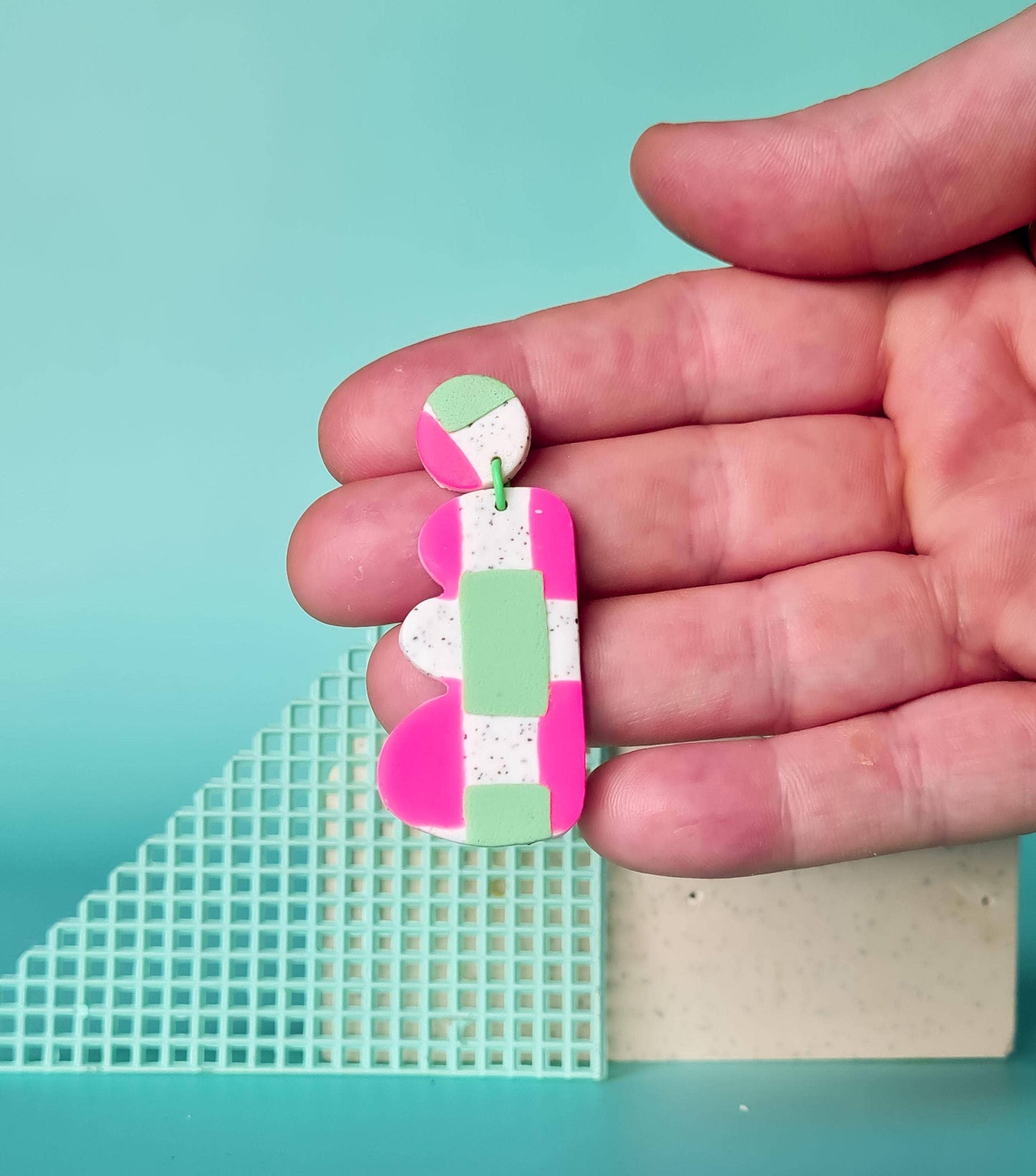 Mono - Polymeerklei Oorbellen | Handgemaakt | Neon Roze Groen