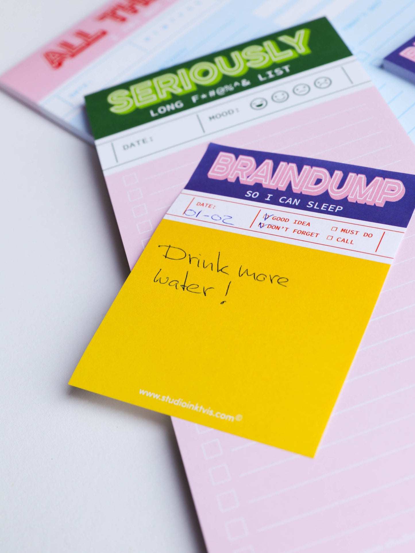 Studio Inktvis B.V. - Groen-roze grappig notitieblokje 'Seriously long funking to do list'