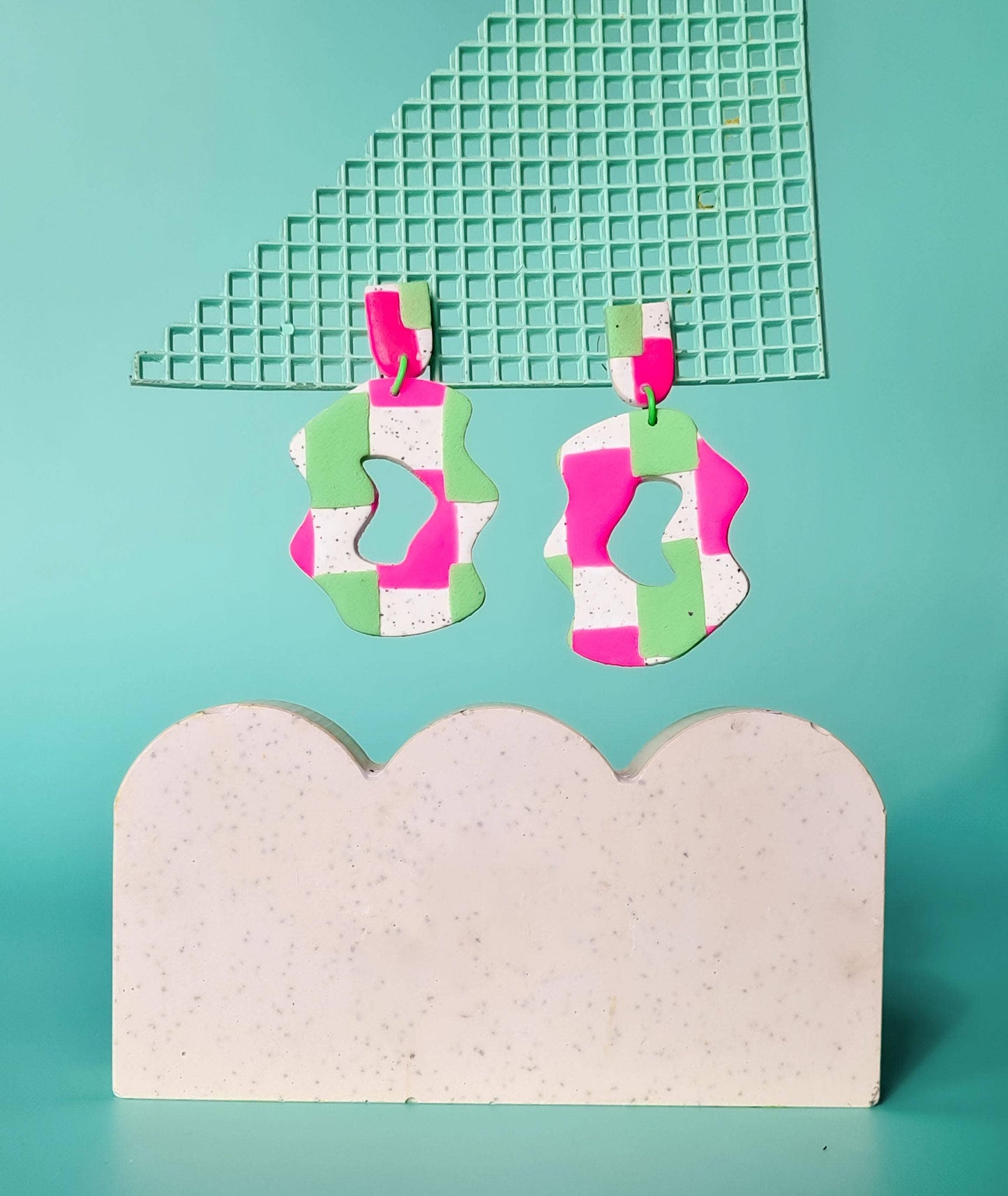 Mono - Polymeerklei Oorbellen | Handgemaakt | Neonroze & Pastel