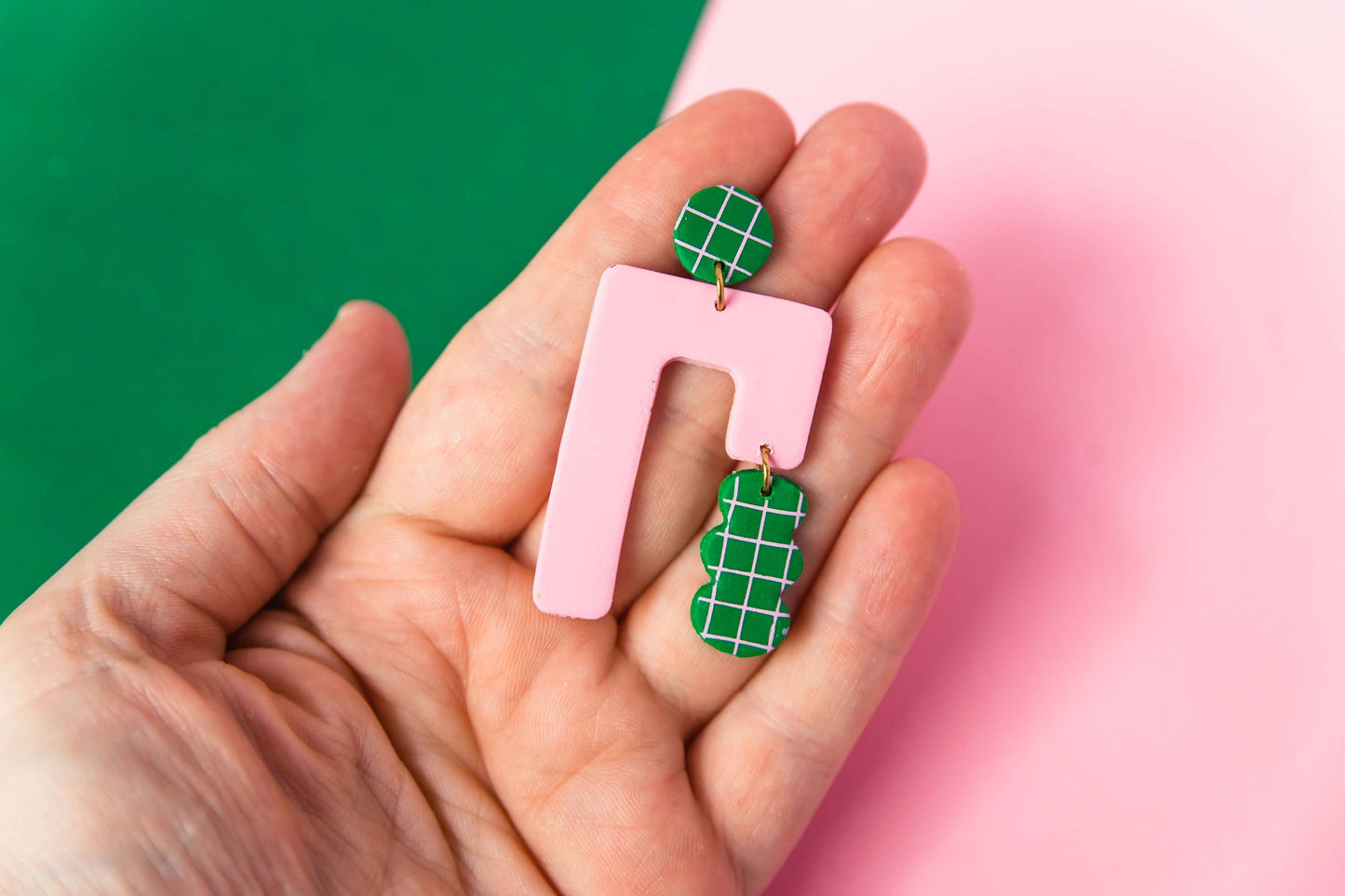 Mono - Polymeerklei Oorbellen | Handgemaakt | Groen Roze Raster