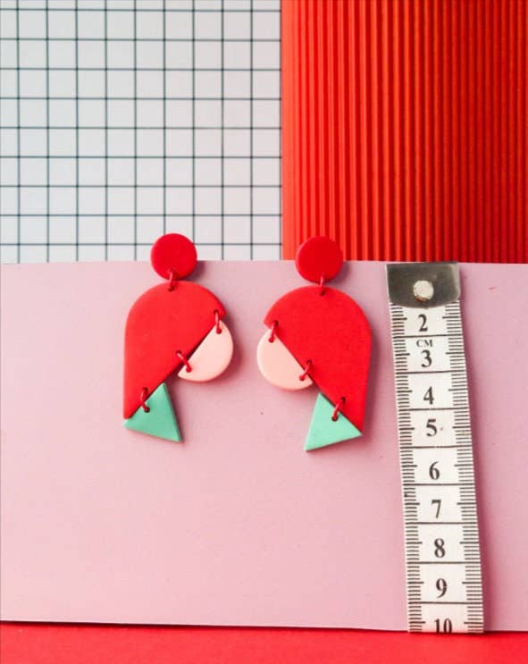Mono - Kleurrijke oorknopjes in Memphisstijl van polyleerklei: Fushia-Mint Blue